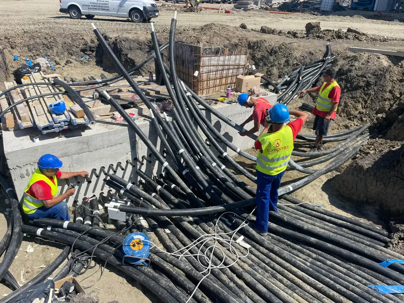 Montaj de bucle orizontale pentru pompă de căldură, lucrare Comporsa (1)