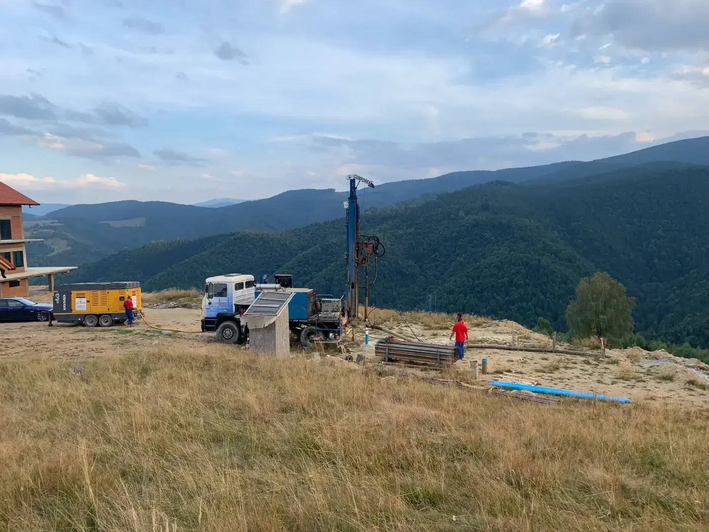Foraj cu ciocan de fund în rocă dură, executat de Comporsa (3)