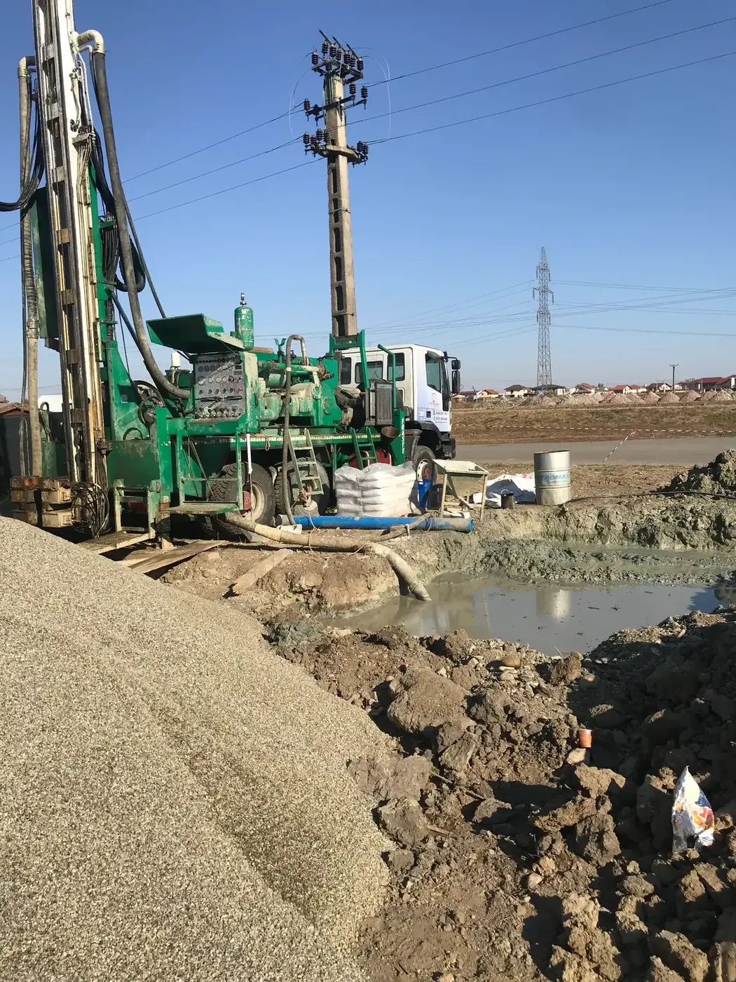 Echipa Comporsa la un foraj de mare diametru, cu coloană PVC